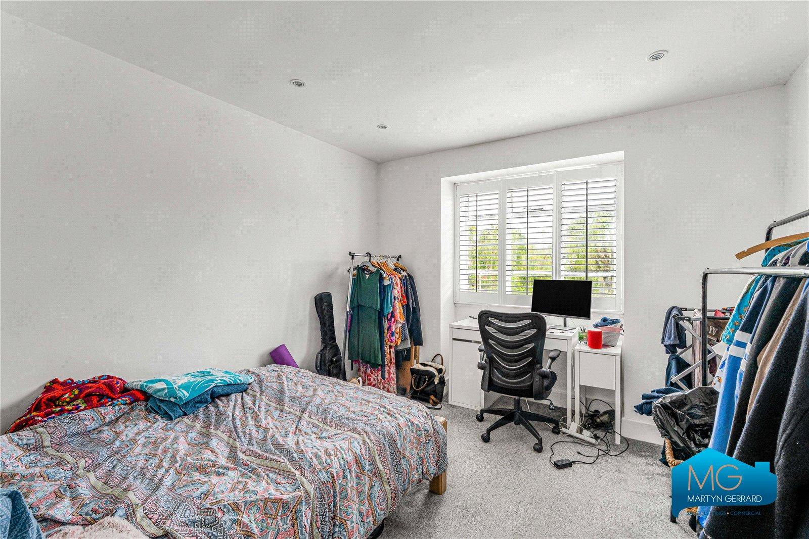 2 bedroom Apartment to rent - Martyn Gerrard