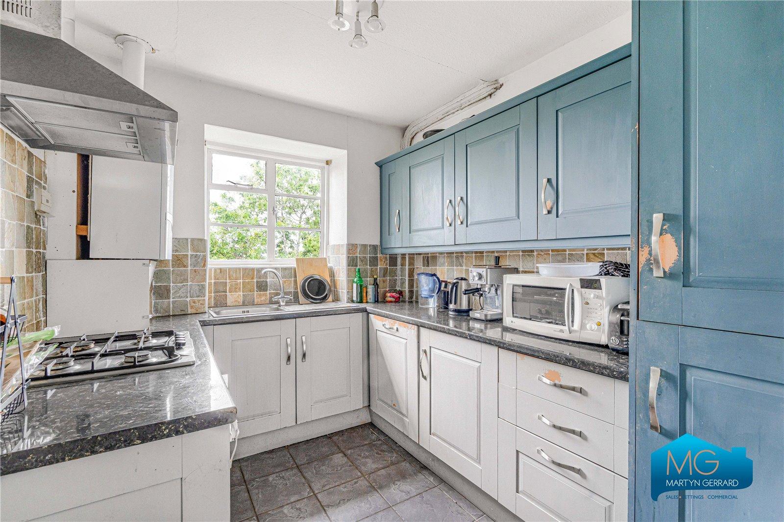 2 bedroom Apartment to rent - Martyn Gerrard