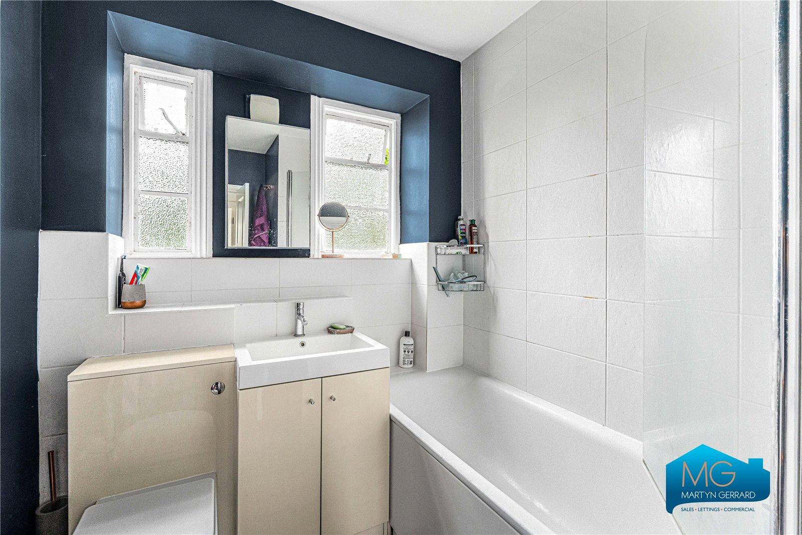 2 bedroom Apartment to rent - Martyn Gerrard