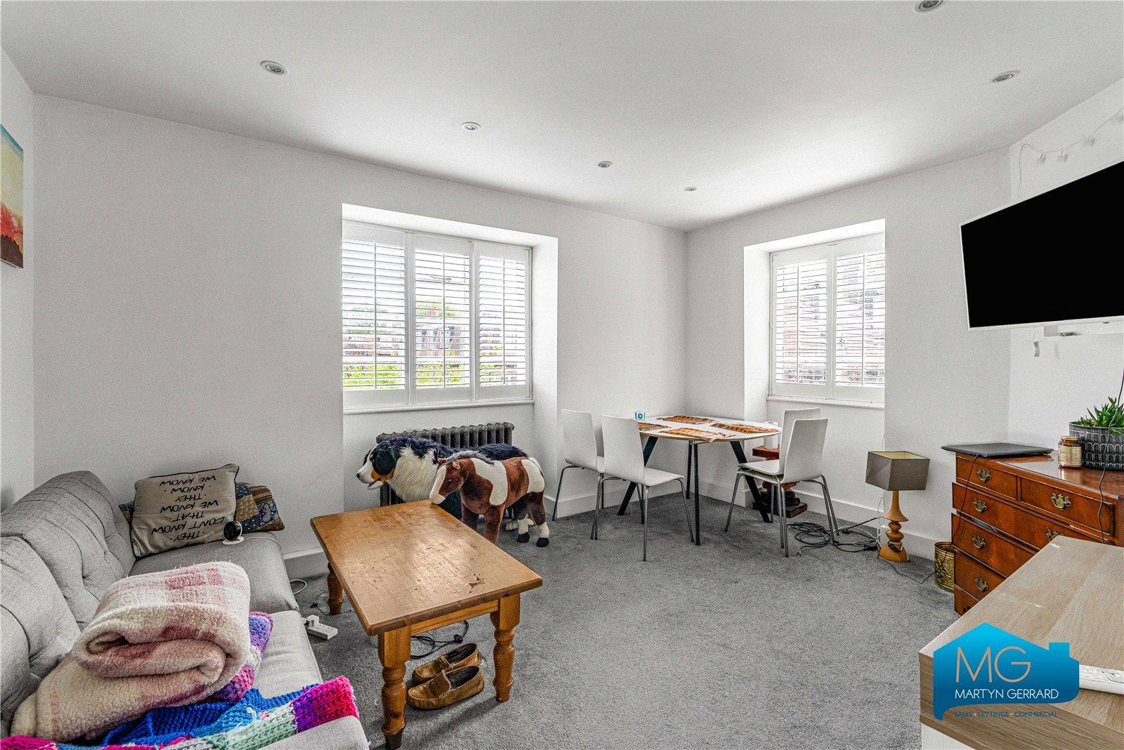 2 bedroom Apartment to rent - Martyn Gerrard