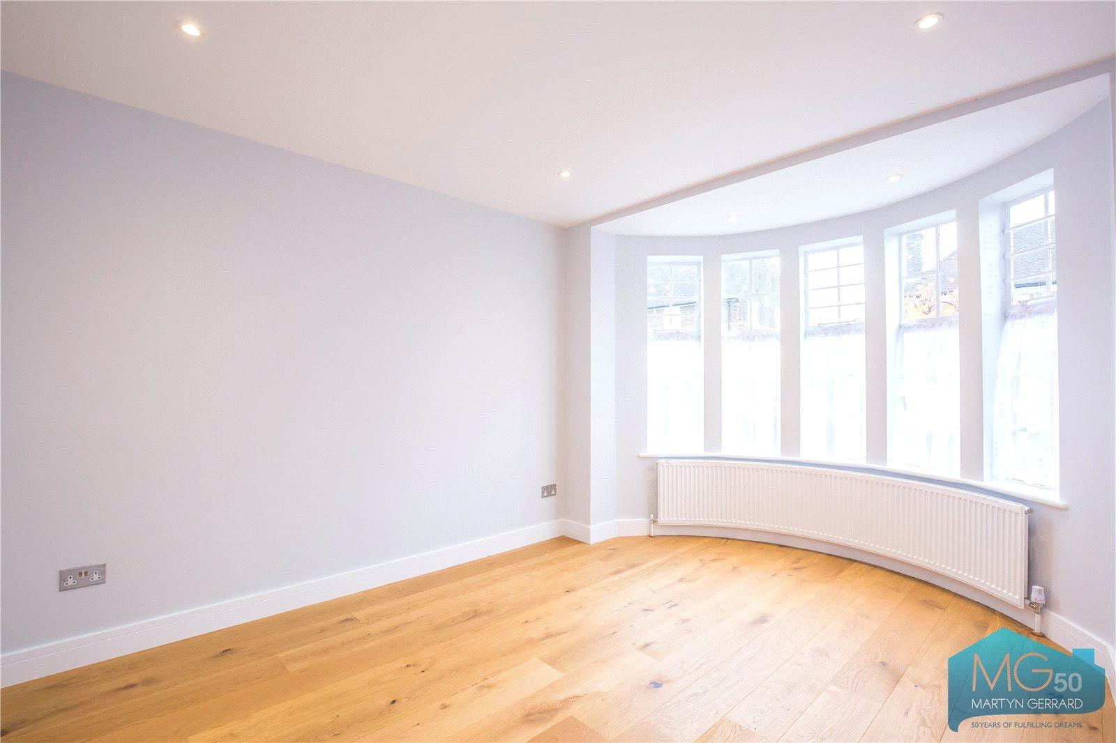 2 bedroom Ground Floor Flat to rent - Martyn Gerrard