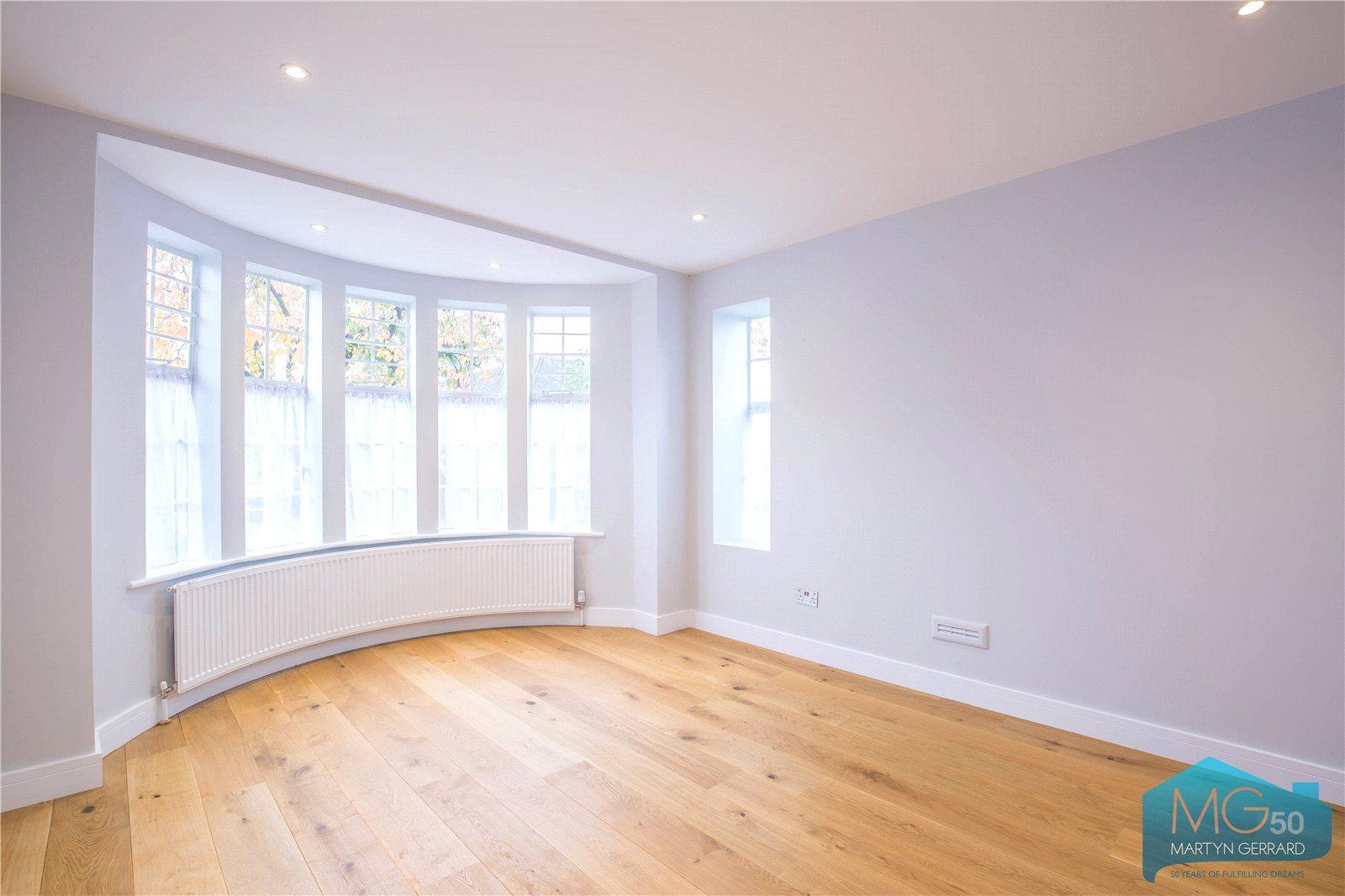 2 bedroom Ground Floor Flat to rent - Martyn Gerrard