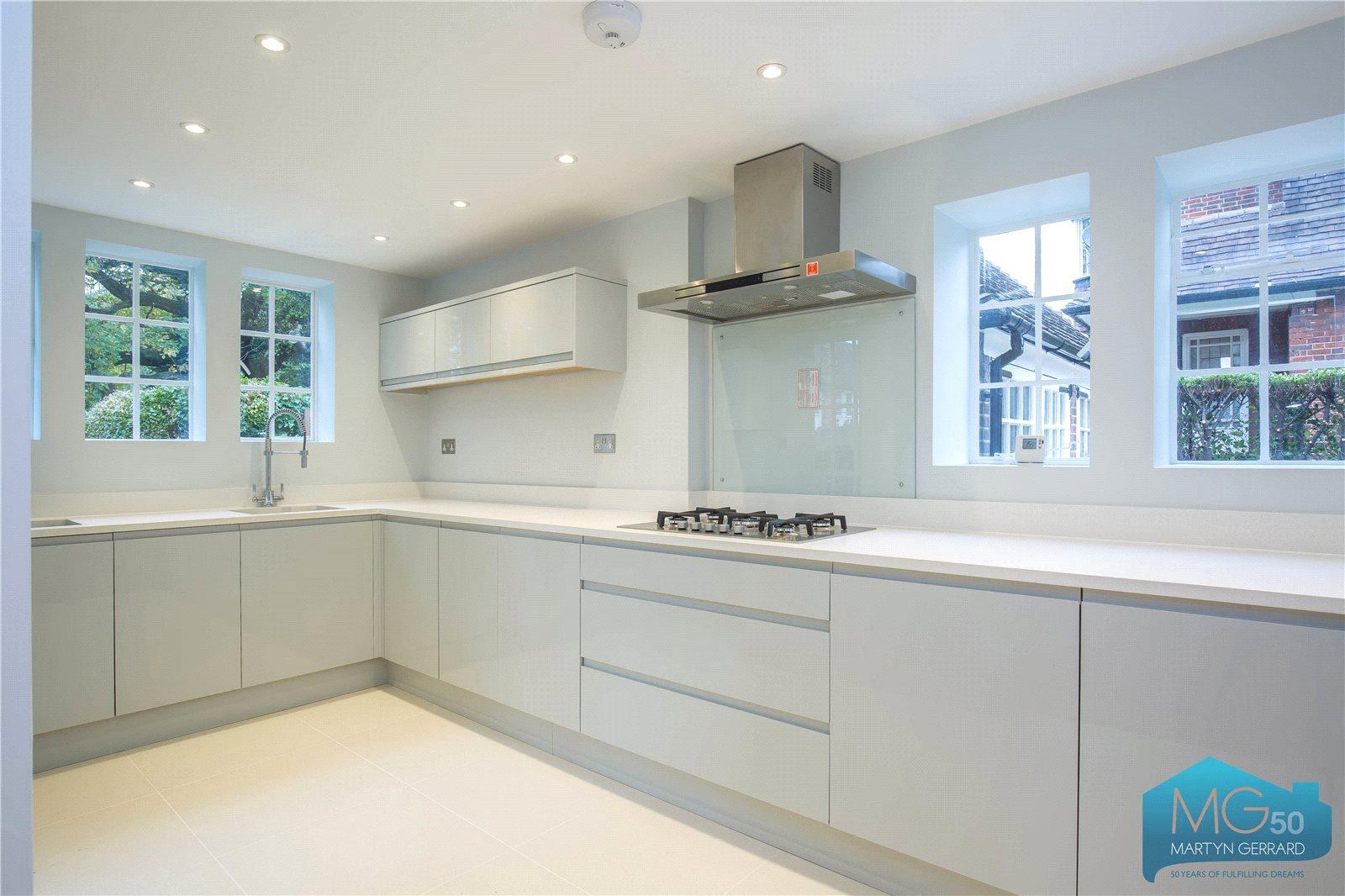 2 bedroom Ground Floor Flat to rent - Martyn Gerrard