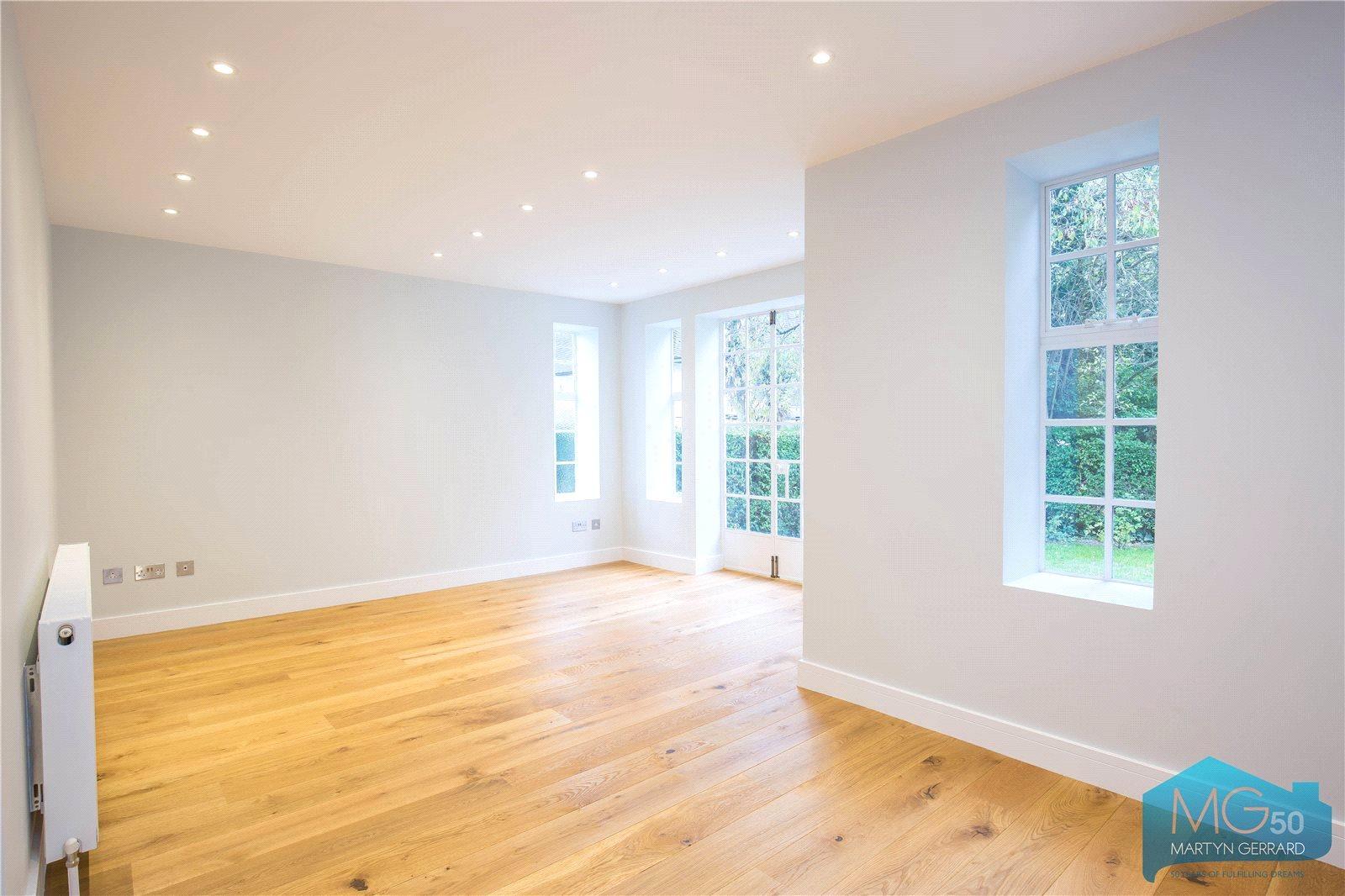 2 bedroom Ground Floor Flat to rent - Martyn Gerrard