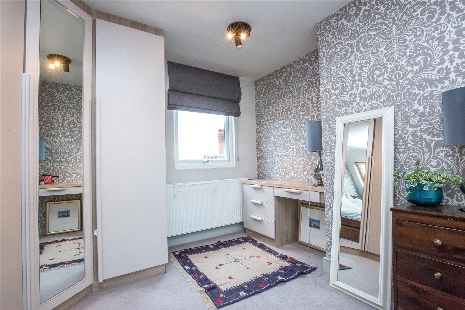 4 bedroom End of Terrace House to rent - Martyn Gerrard