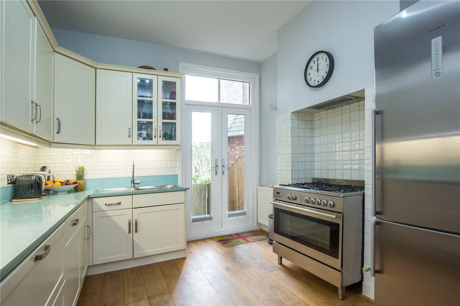 4 bedroom End of Terrace House to rent - Martyn Gerrard