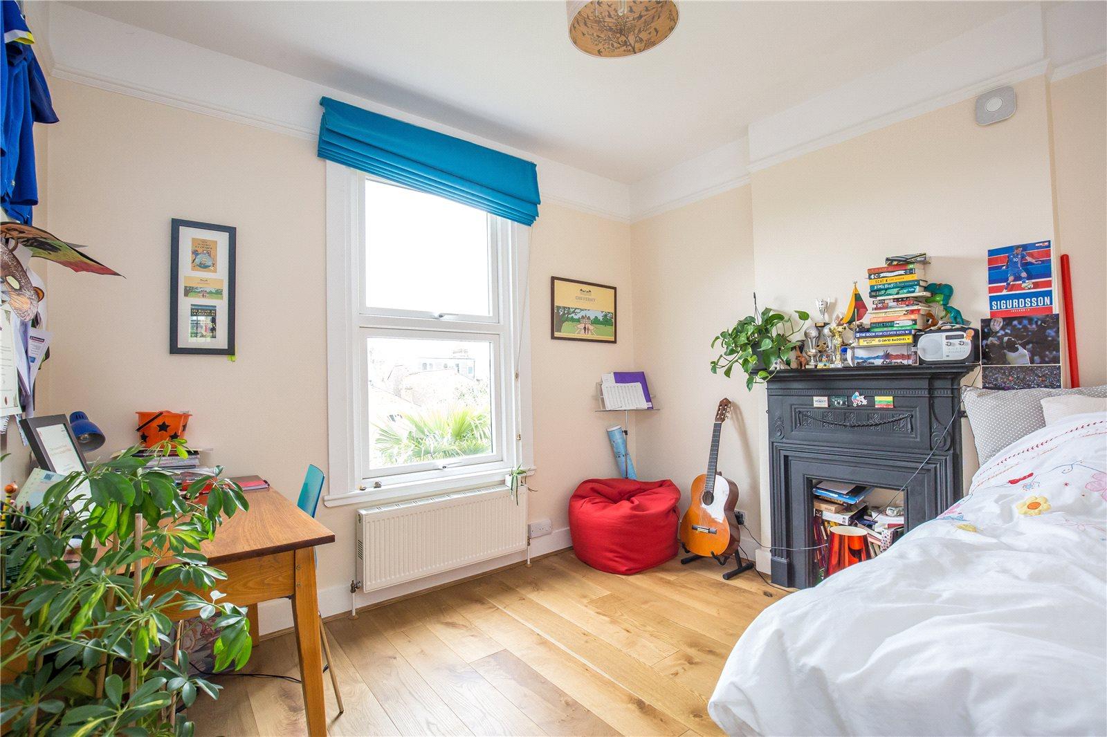 4 bedroom End of Terrace House to rent - Martyn Gerrard