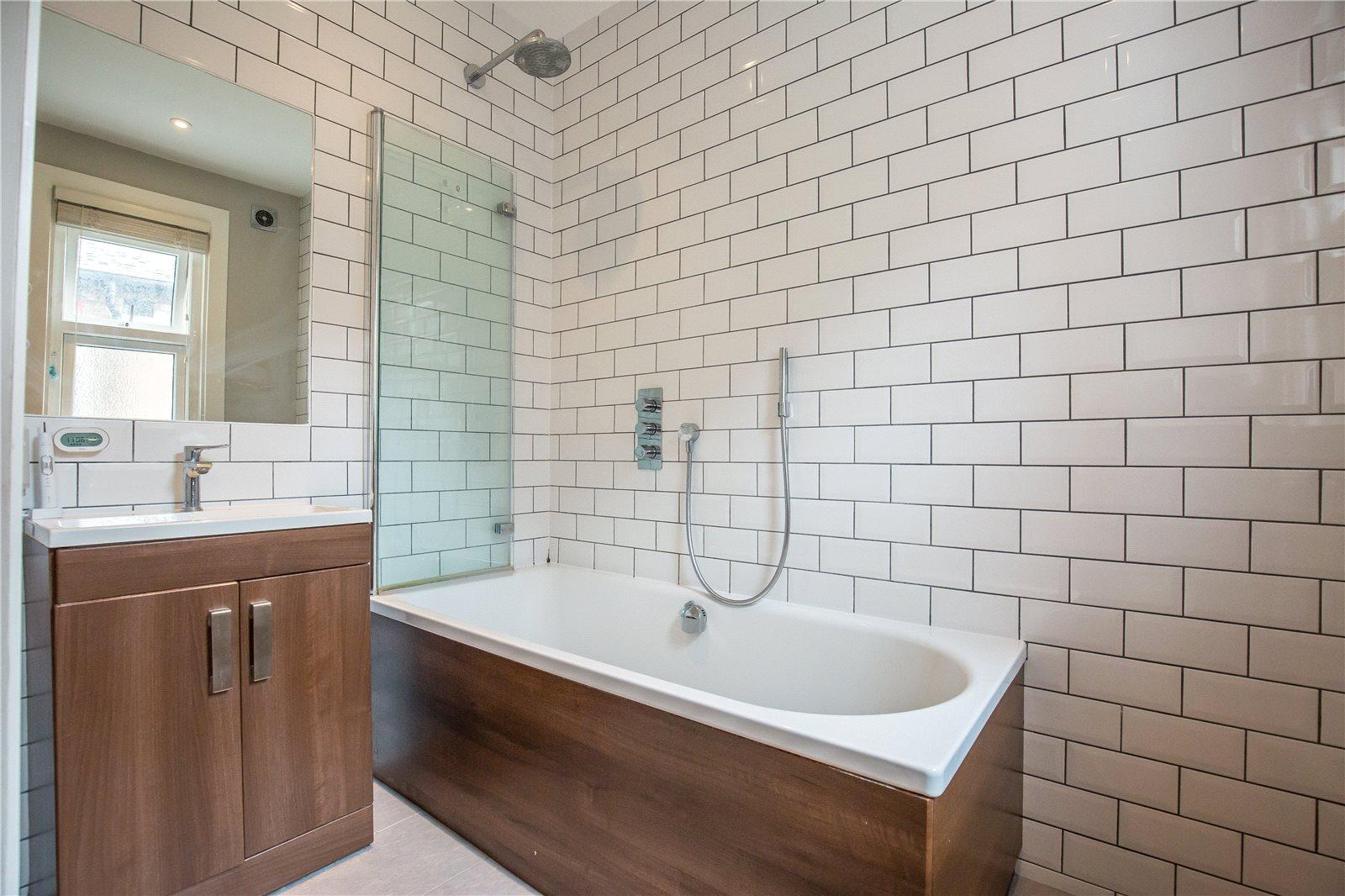 4 bedroom End of Terrace House to rent - Martyn Gerrard