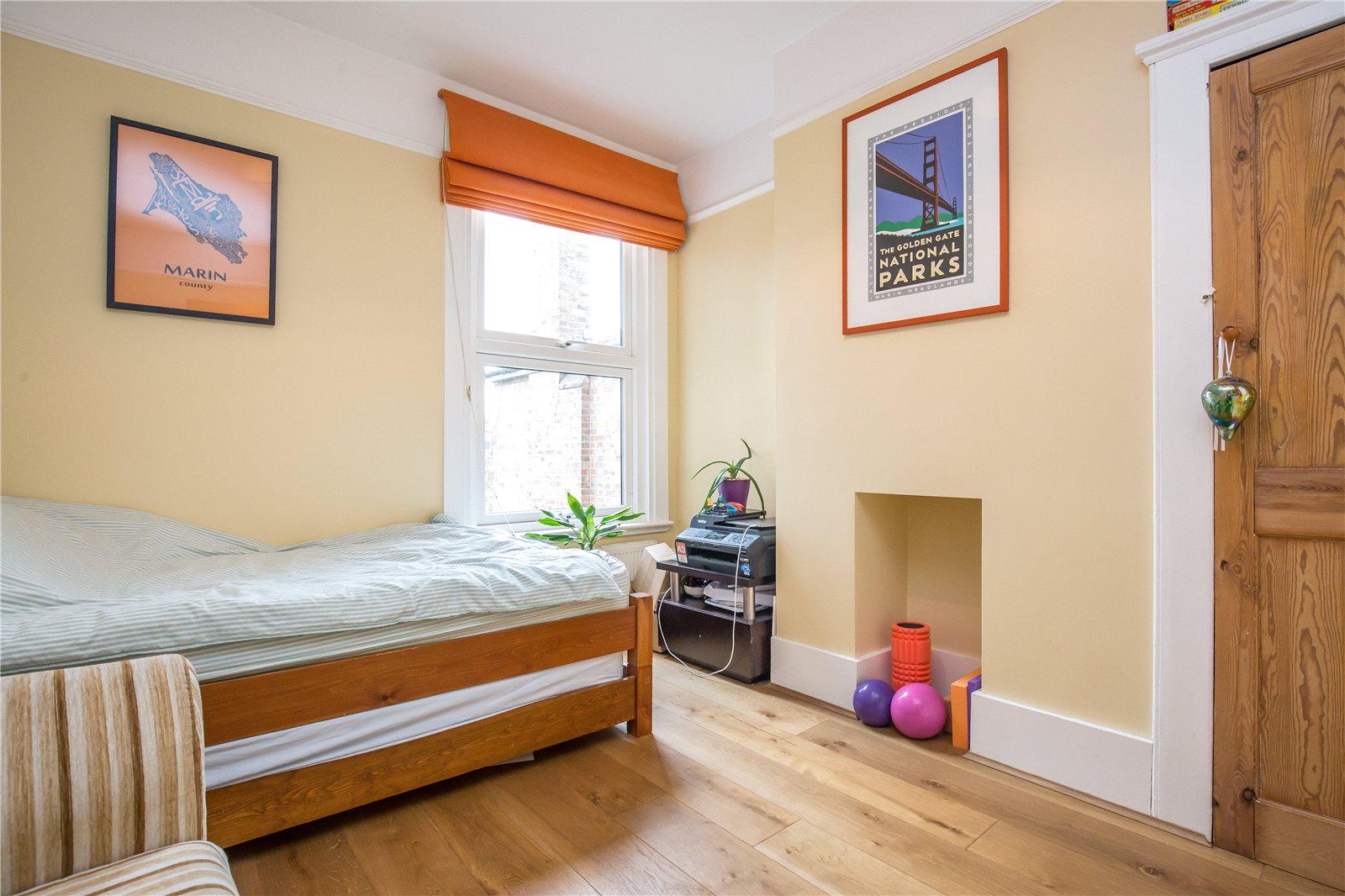 4 bedroom End of Terrace House to rent - Martyn Gerrard