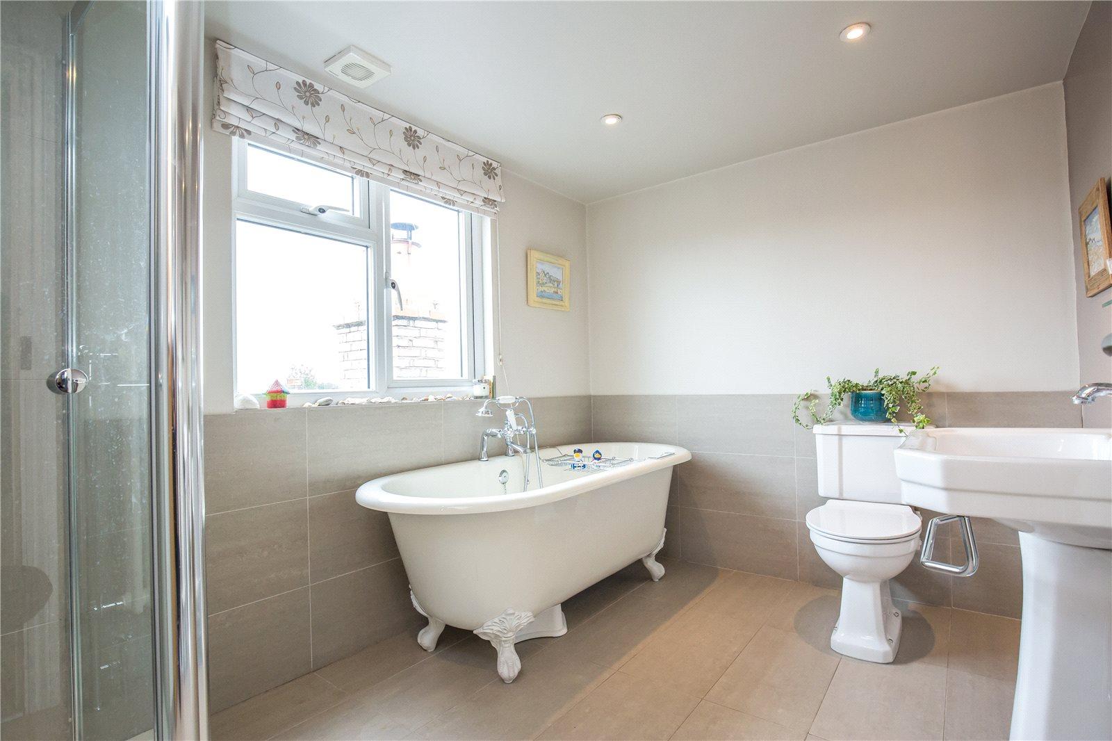 4 bedroom End of Terrace House to rent - Martyn Gerrard