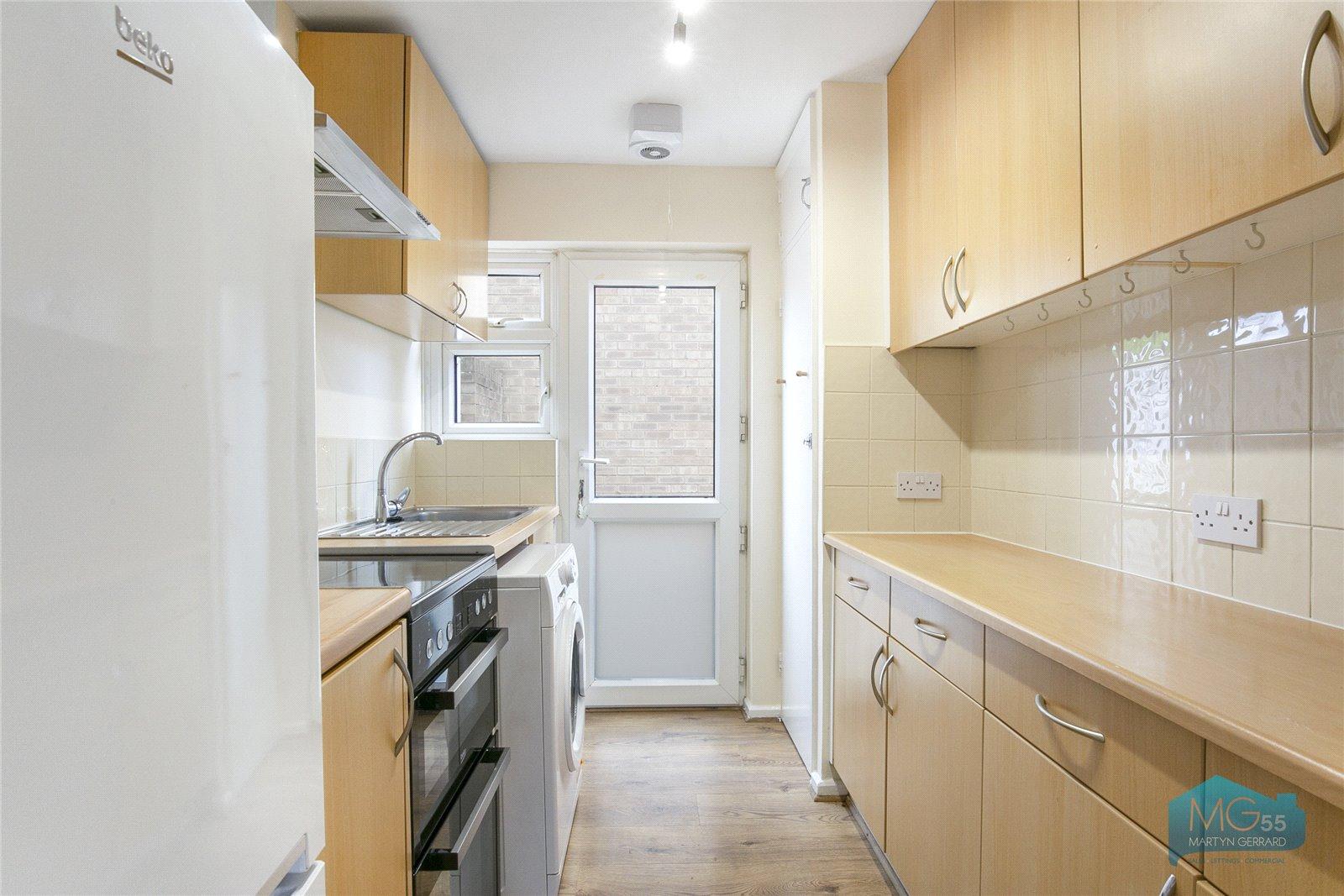 2 bedroom Ground Floor Flat to rent - Martyn Gerrard