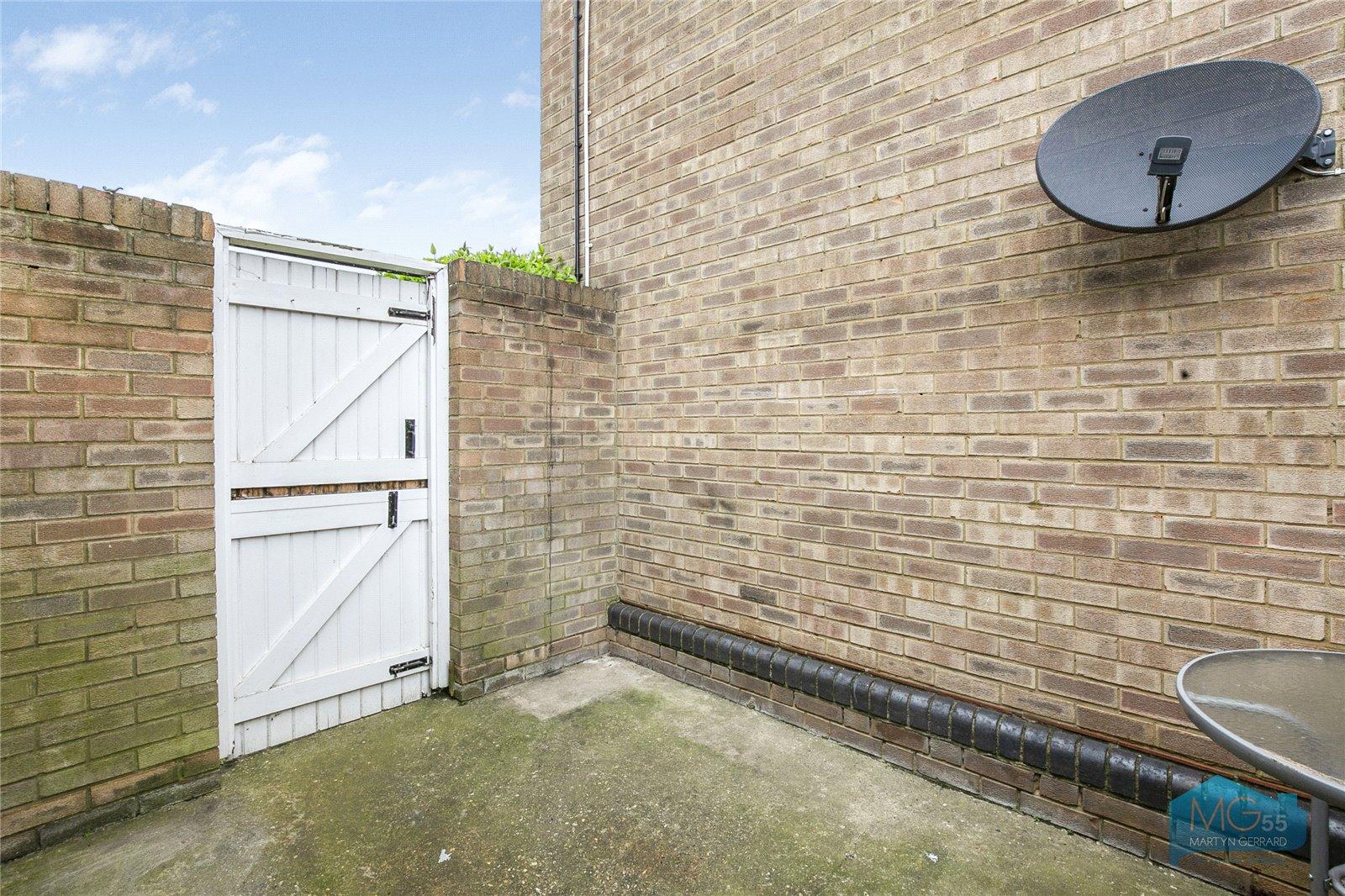 2 bedroom Ground Floor Flat to rent - Martyn Gerrard