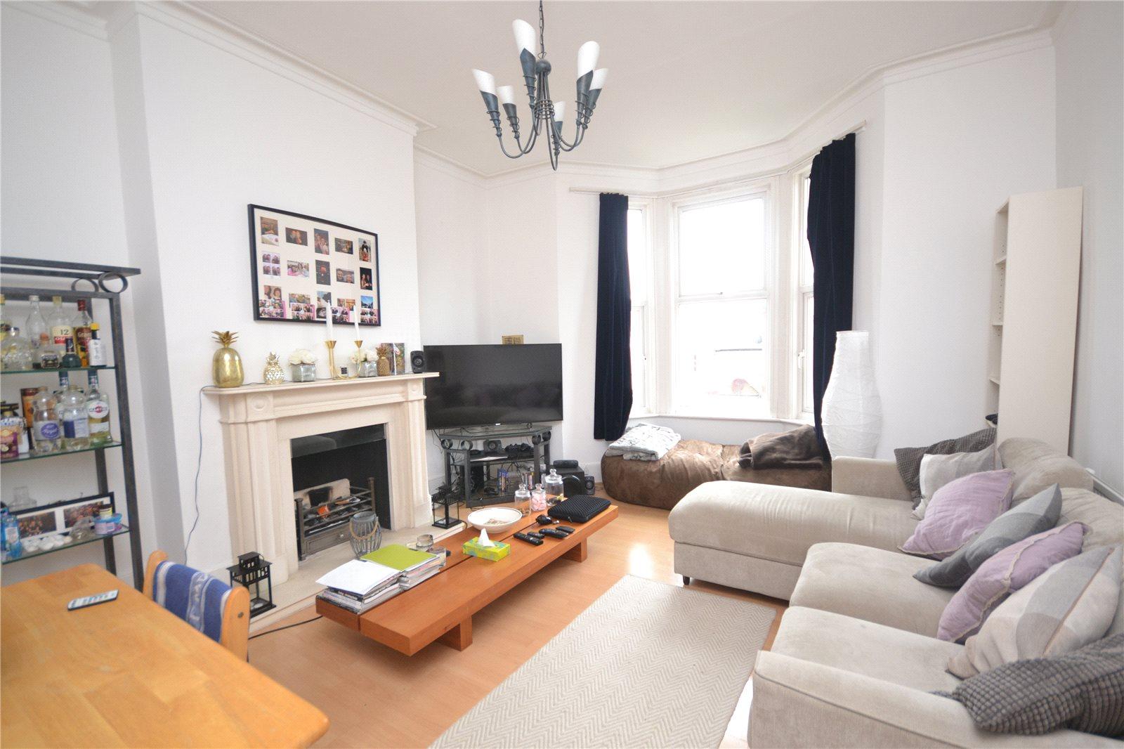 3 bedroom Terraced House to rent + ' - Martyn Gerrard