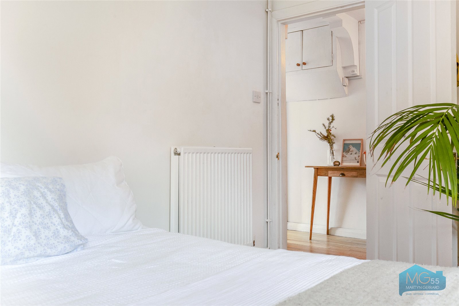 2 bedroom Apartment to rent - Martyn Gerrard