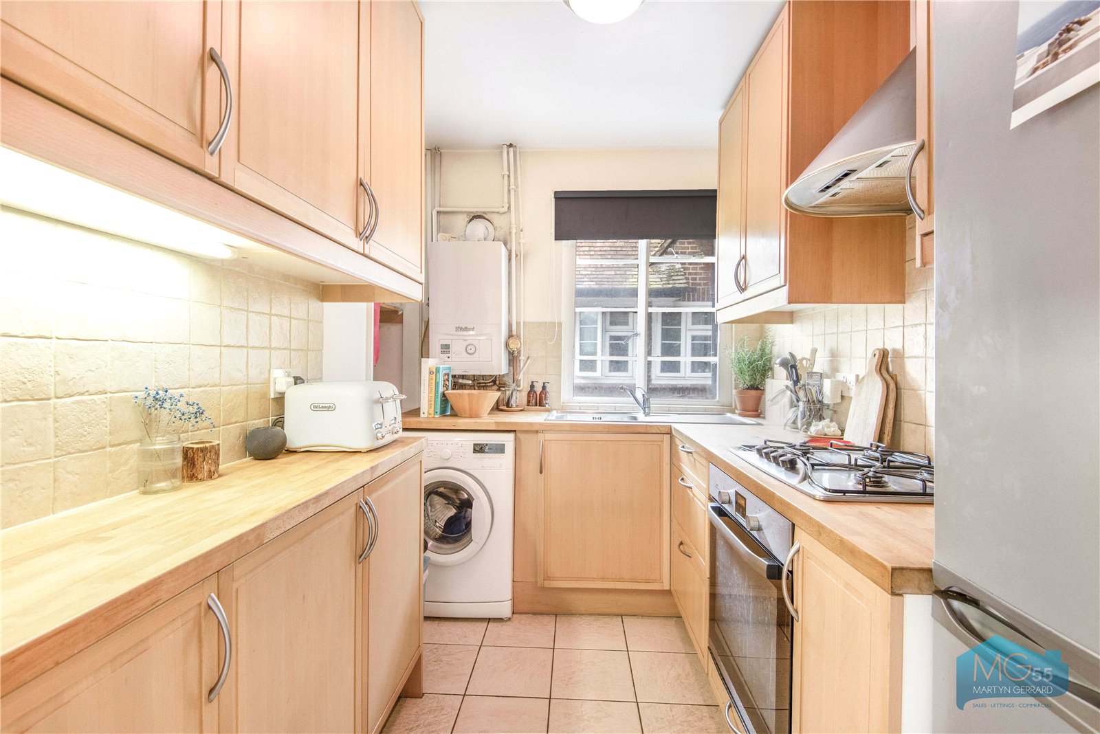2 bedroom Apartment to rent - Martyn Gerrard