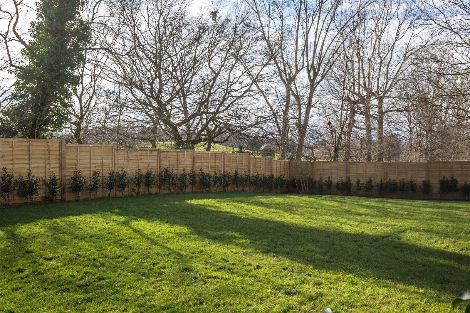2 bedroom Apartment to rent - Martyn Gerrard