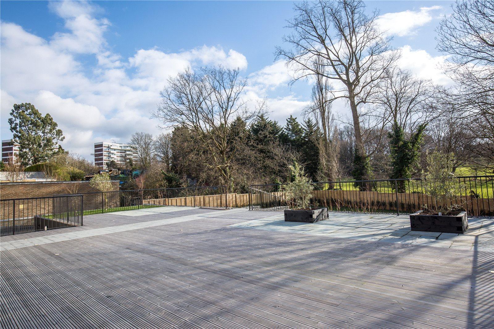 2 bedroom Apartment to rent - Martyn Gerrard