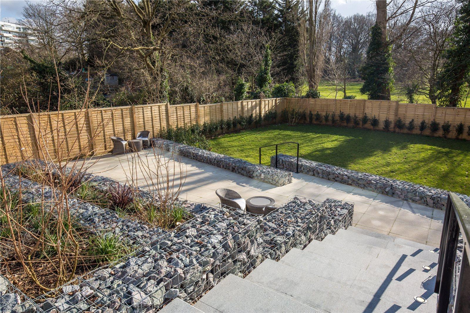 2 bedroom Apartment to rent - Martyn Gerrard