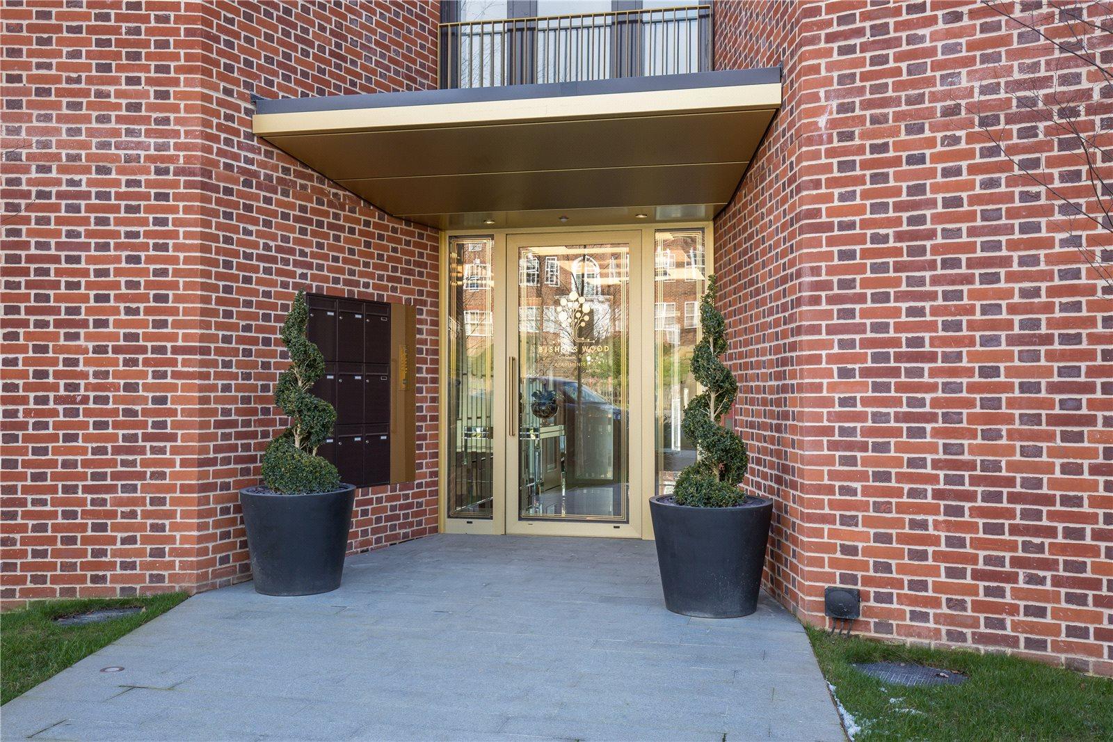 2 bedroom Apartment to rent - Martyn Gerrard