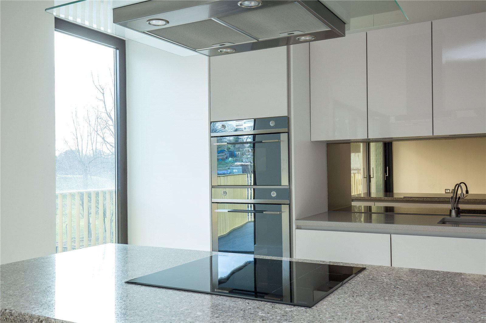 2 bedroom Apartment to rent + ' - Martyn Gerrard