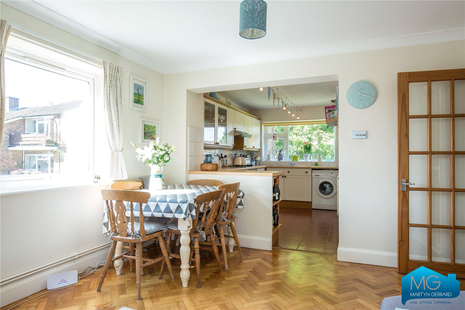 2 bedroom Apartment to rent - Martyn Gerrard