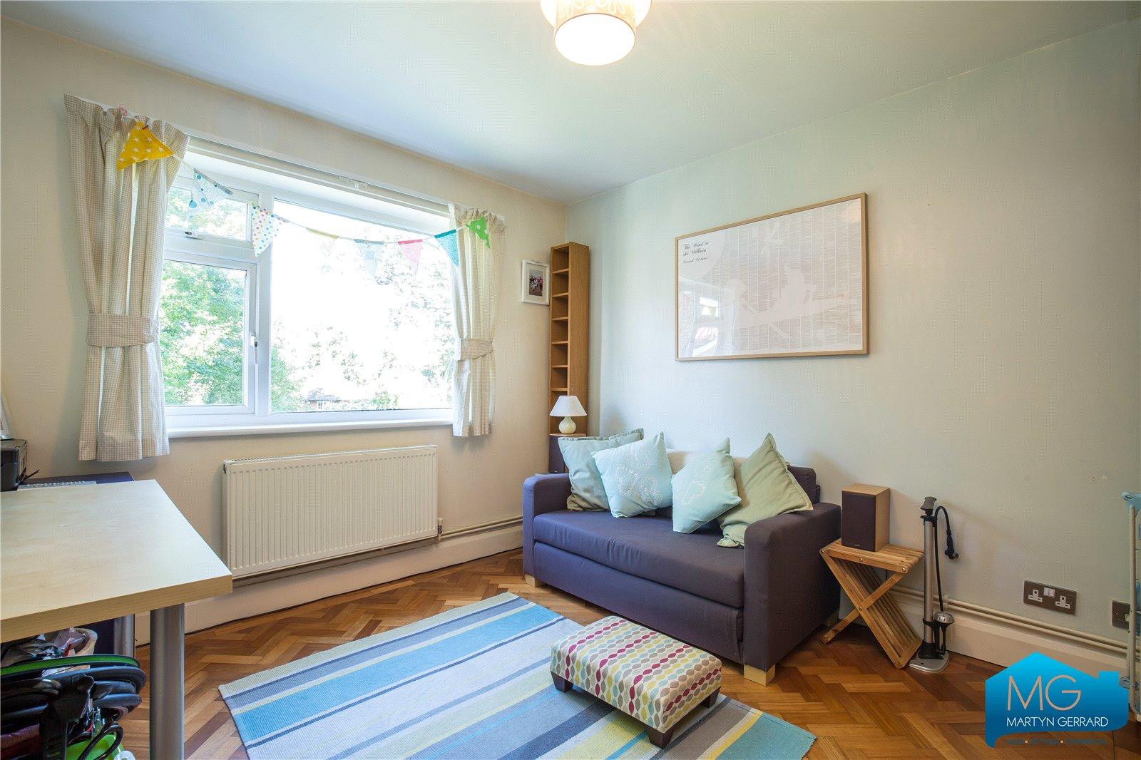 2 bedroom Apartment to rent - Martyn Gerrard