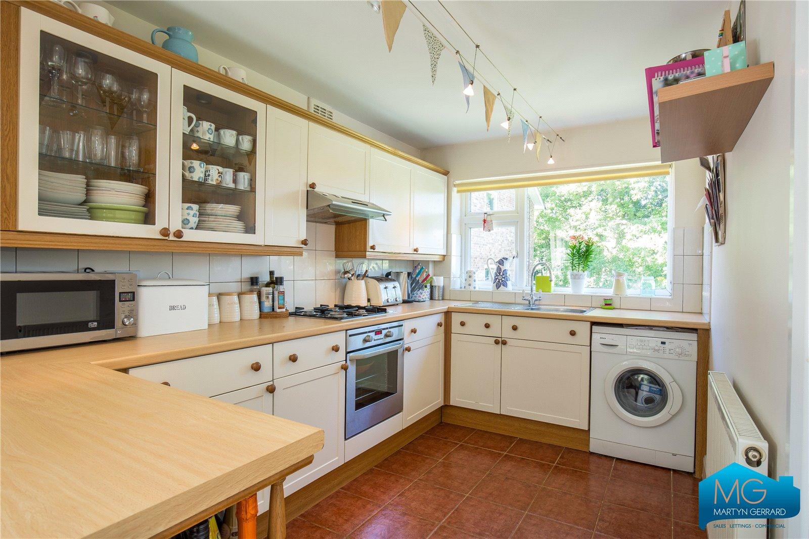 2 bedroom Apartment to rent - Martyn Gerrard