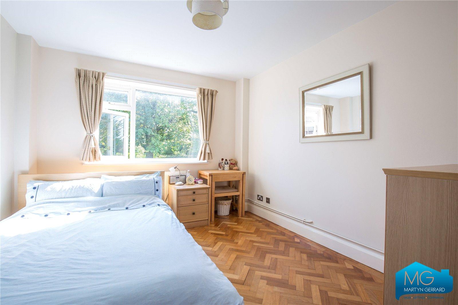 2 bedroom Apartment to rent - Martyn Gerrard