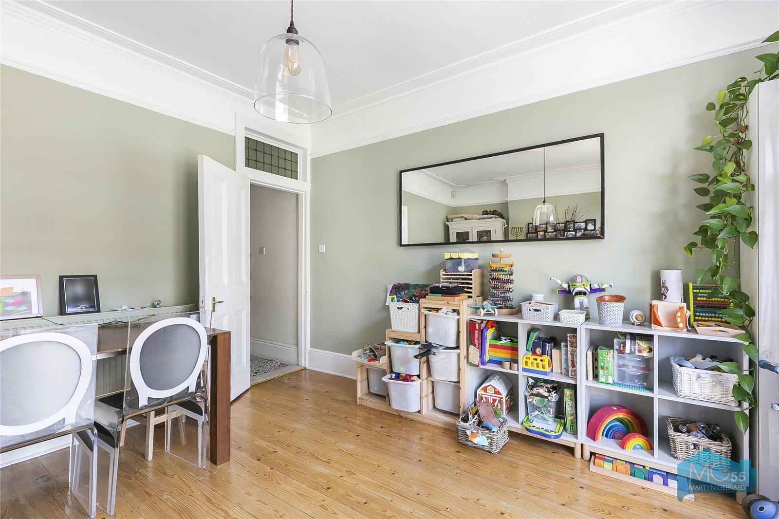 4 bedroom Terraced House to rent - Martyn Gerrard