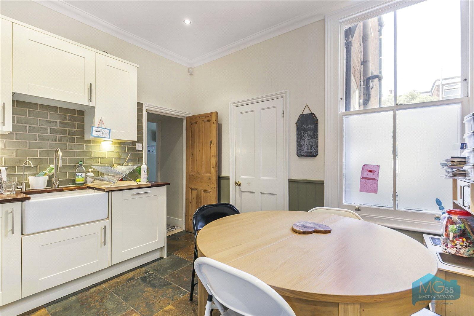 4 bedroom Terraced House to rent - Martyn Gerrard