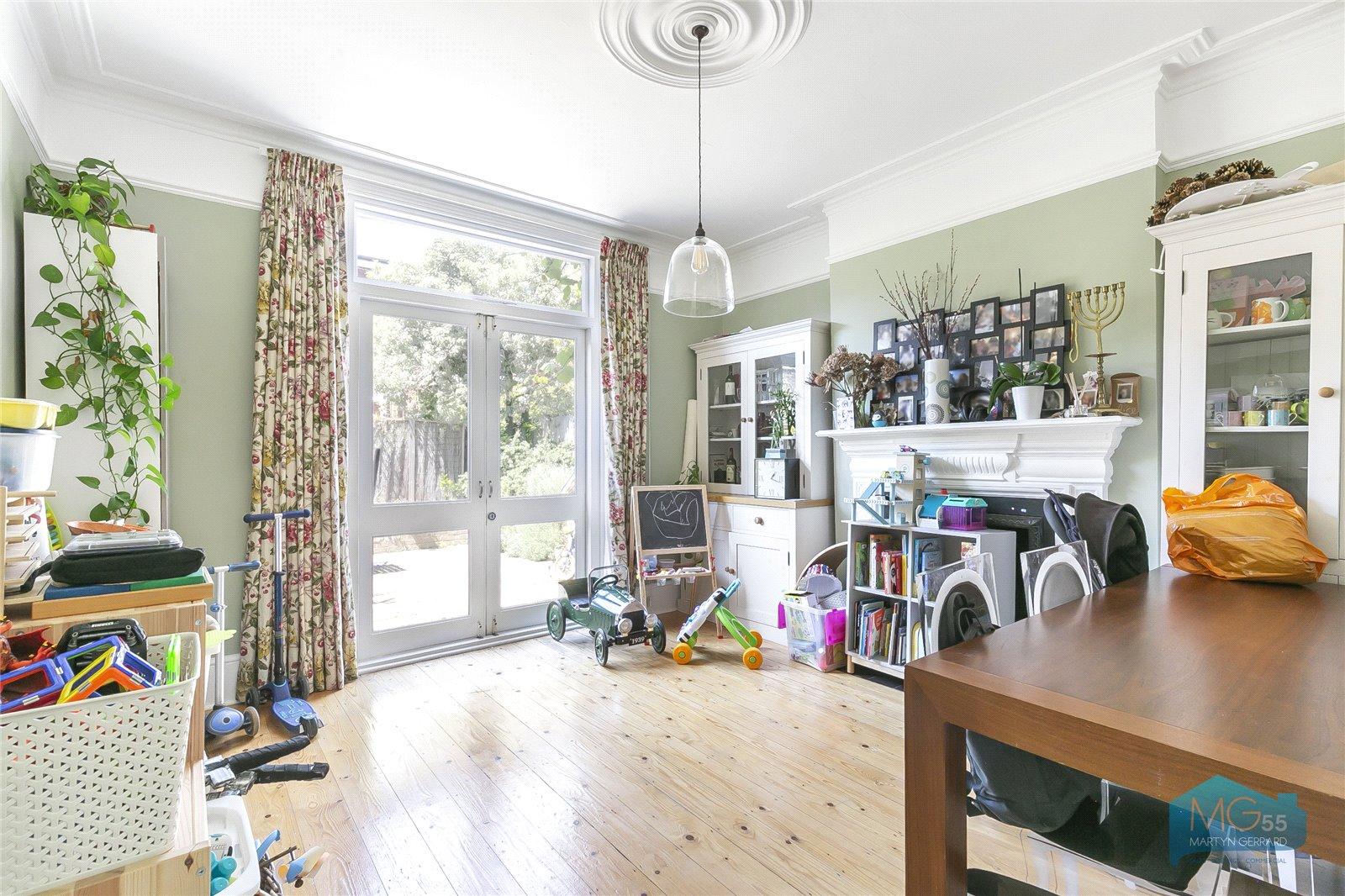 4 bedroom Terraced House to rent - Martyn Gerrard