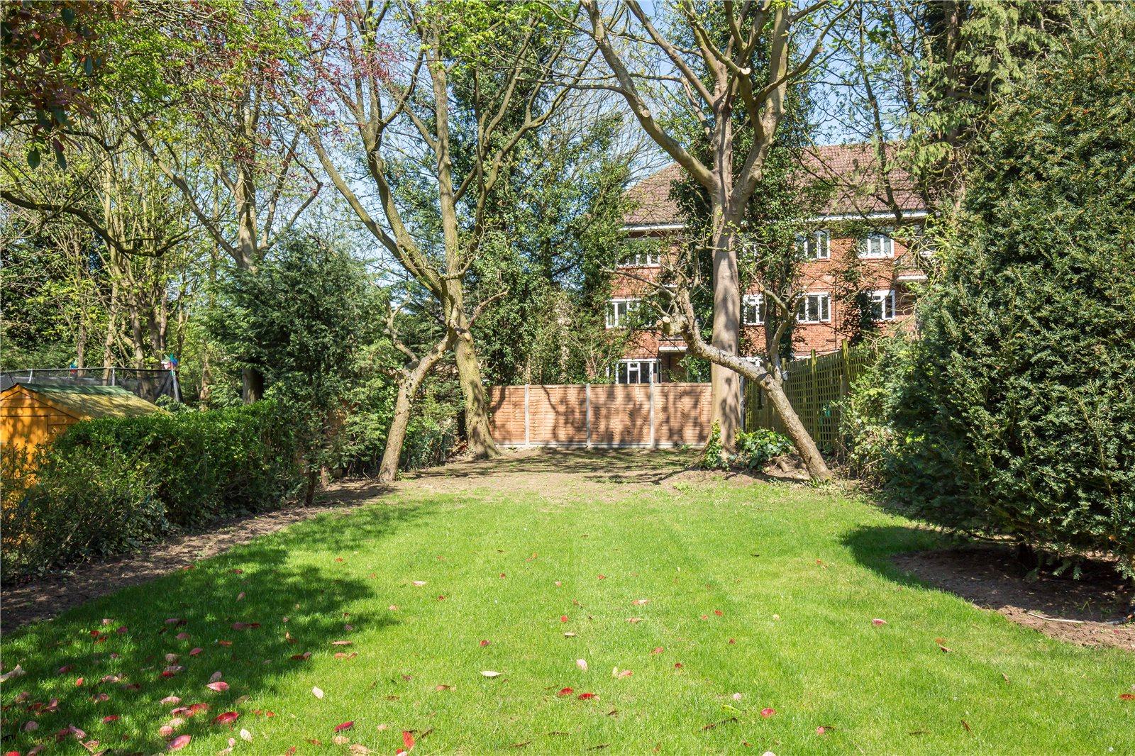 4 bedroom Semi-Detached House to rent - Martyn Gerrard