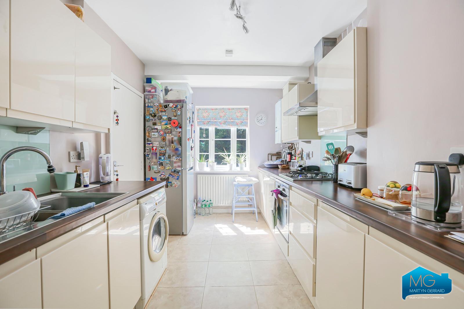2 bedroom Apartment to rent - Martyn Gerrard