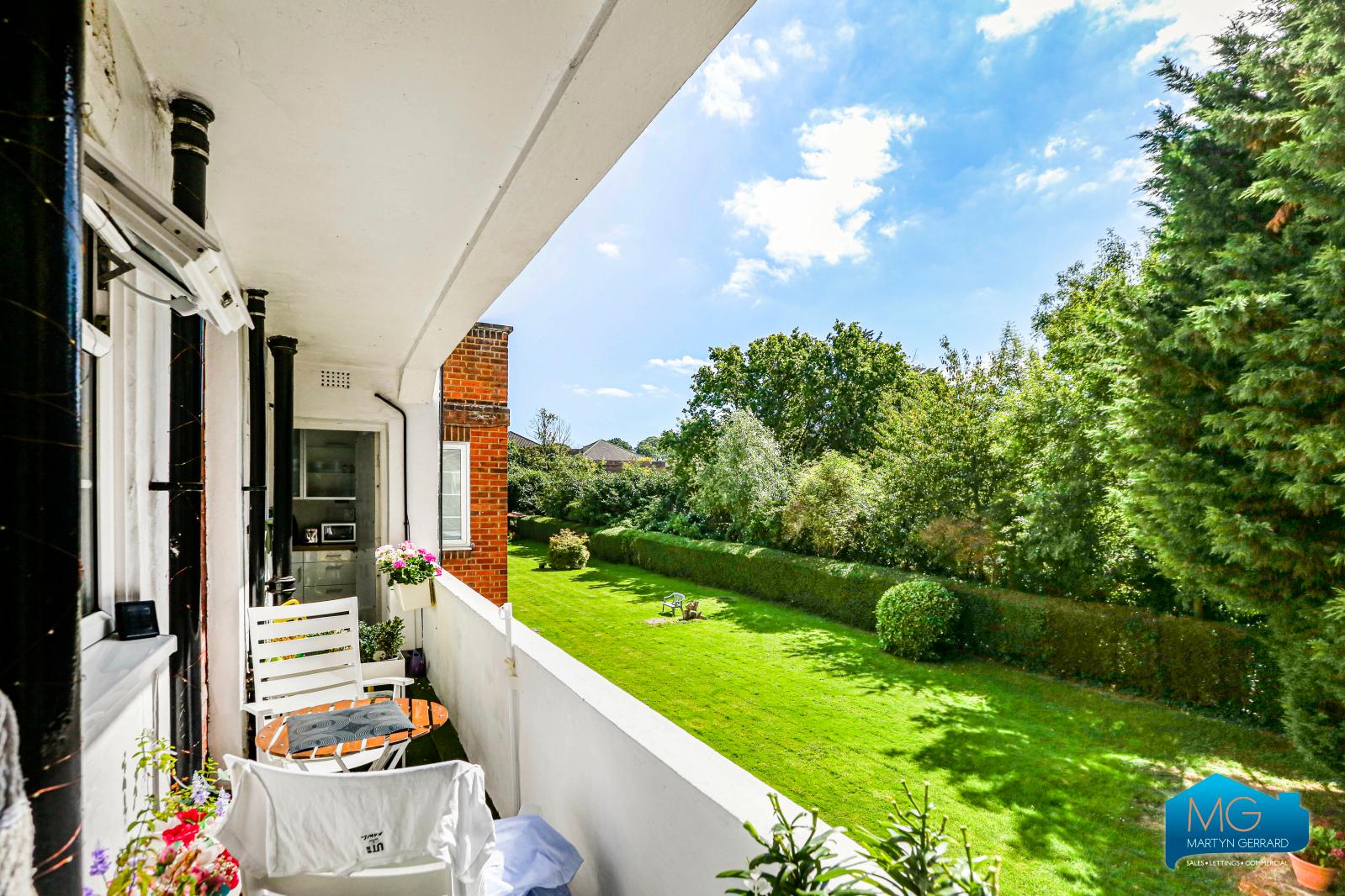 2 bedroom Apartment to rent - Martyn Gerrard