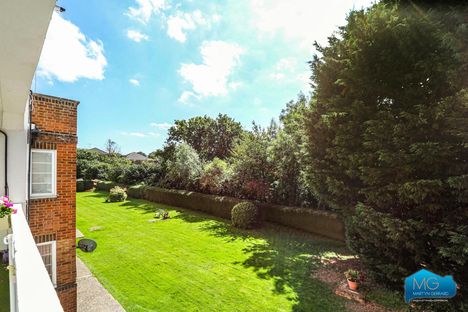 2 bedroom Apartment to rent - Martyn Gerrard