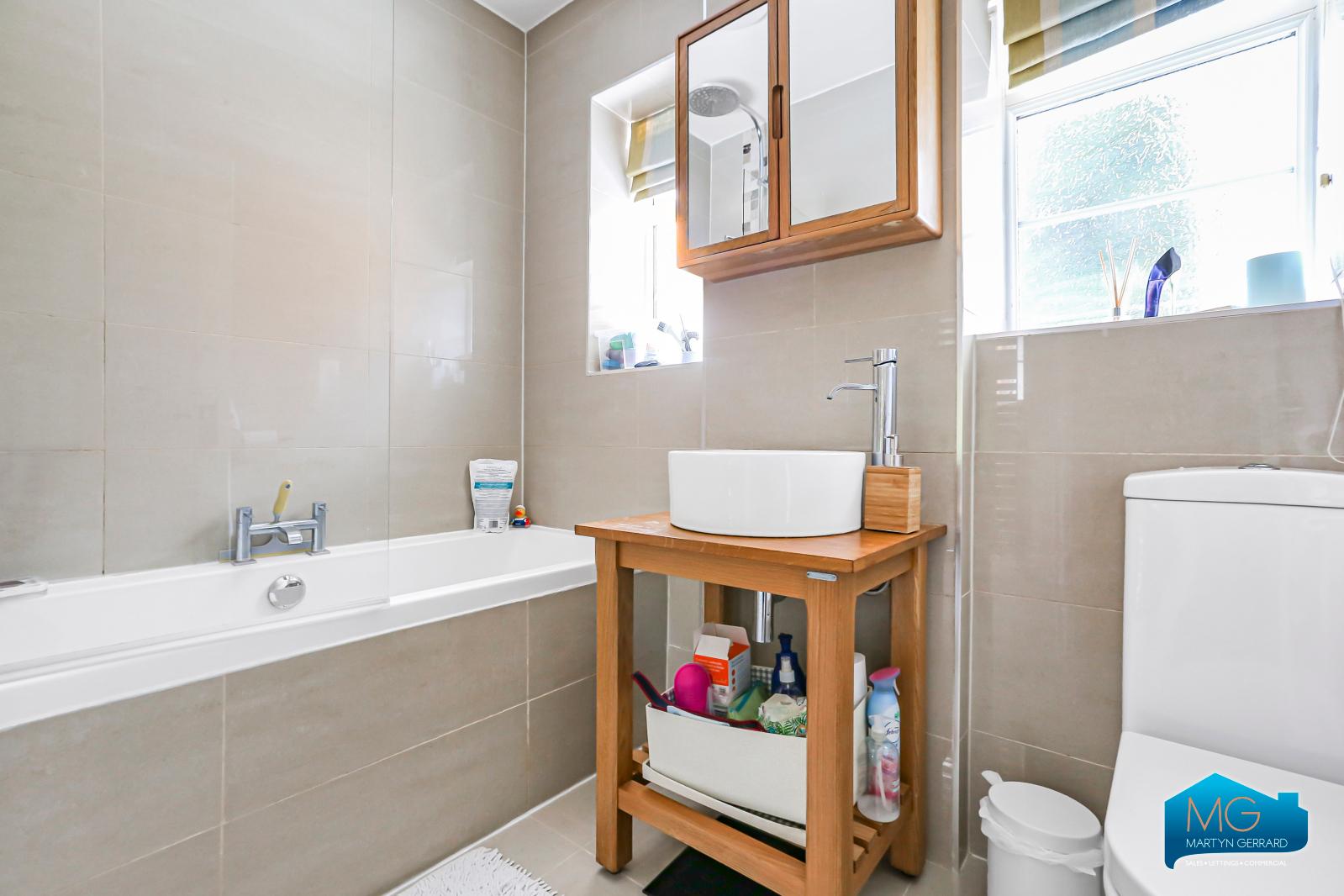 2 bedroom Apartment to rent - Martyn Gerrard