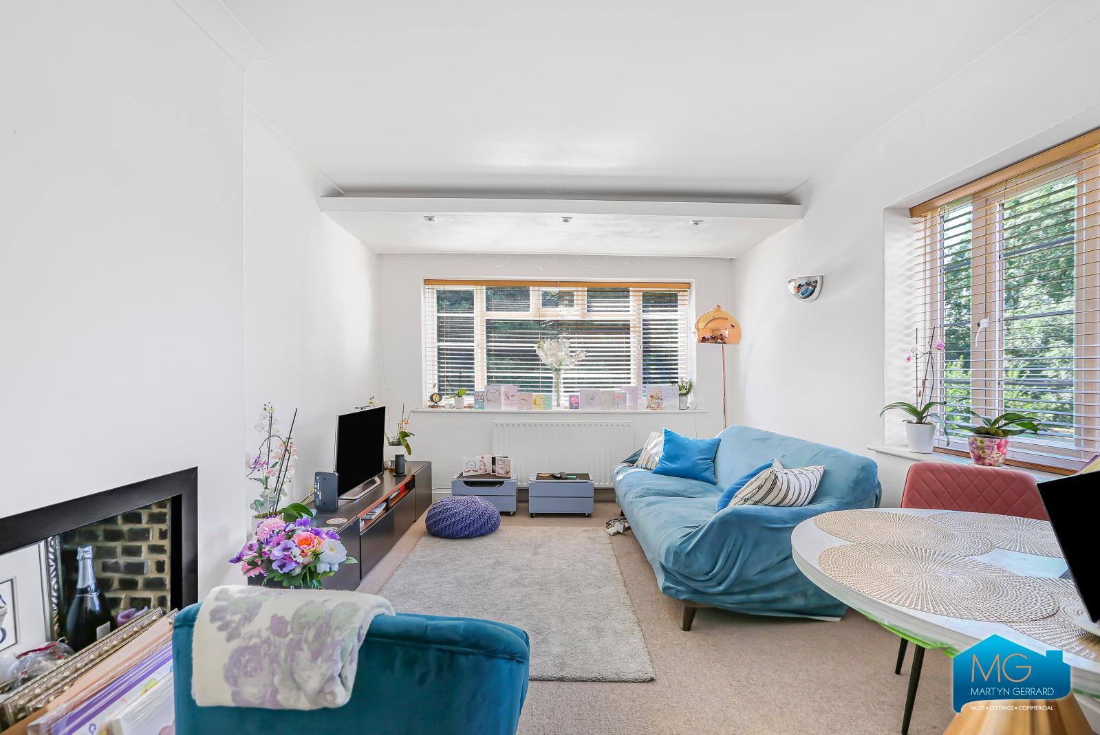 2 bedroom Apartment to rent - Martyn Gerrard