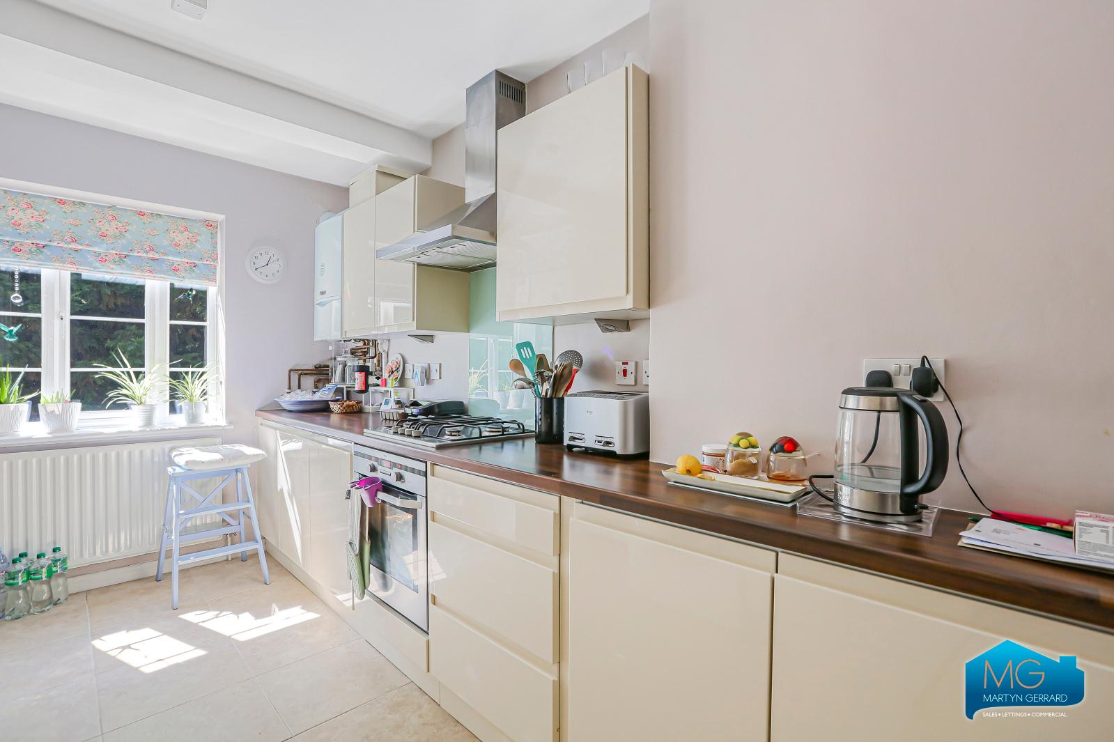 2 bedroom Apartment to rent - Martyn Gerrard