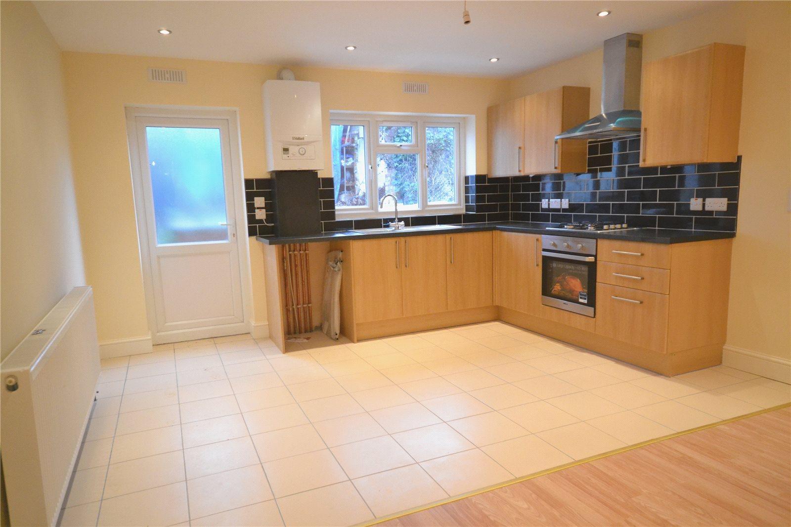 2 bedroom Ground Floor Flat to rent - Martyn Gerrard