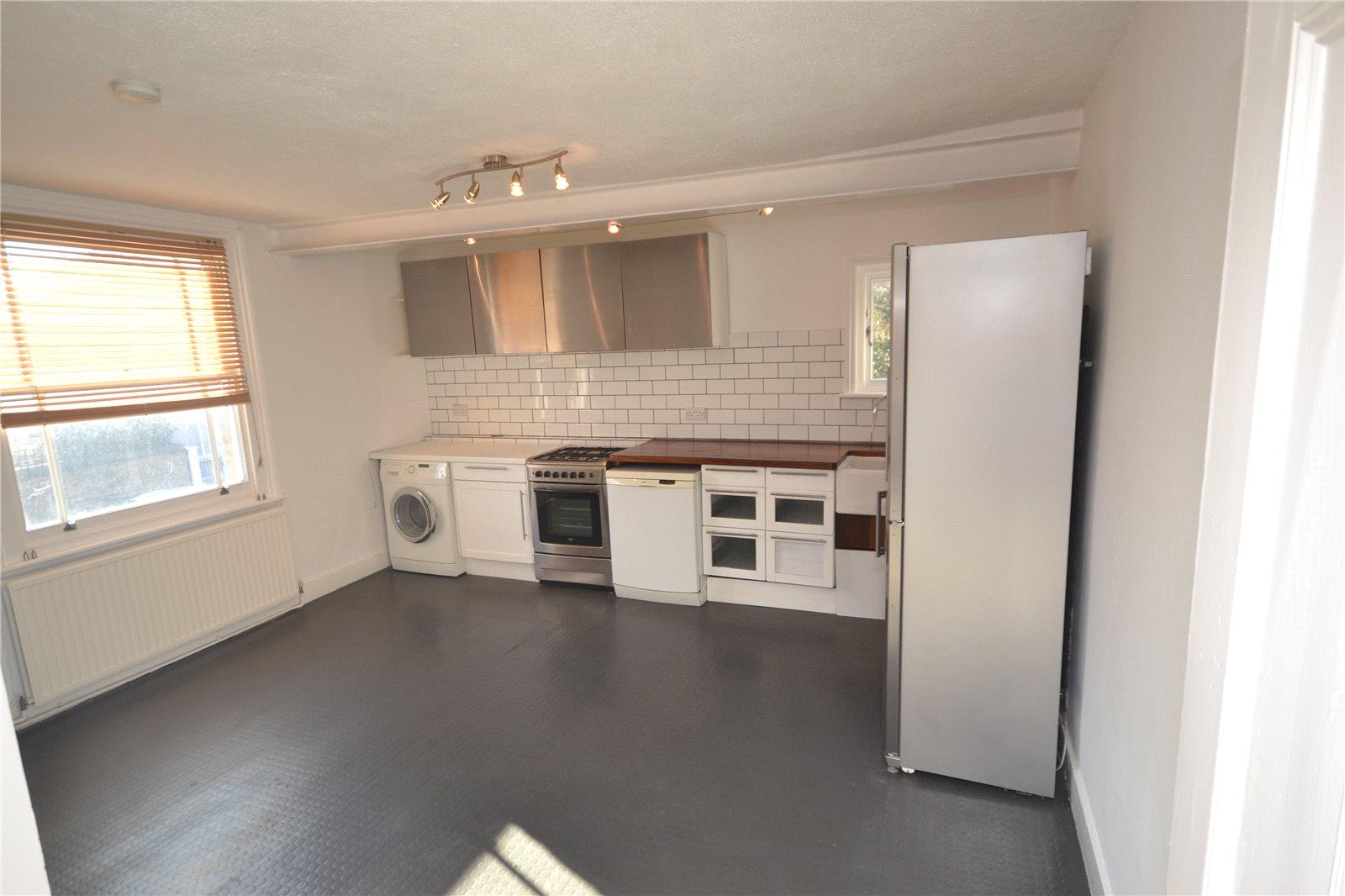 3 bedroom Apartment to rent - Martyn Gerrard