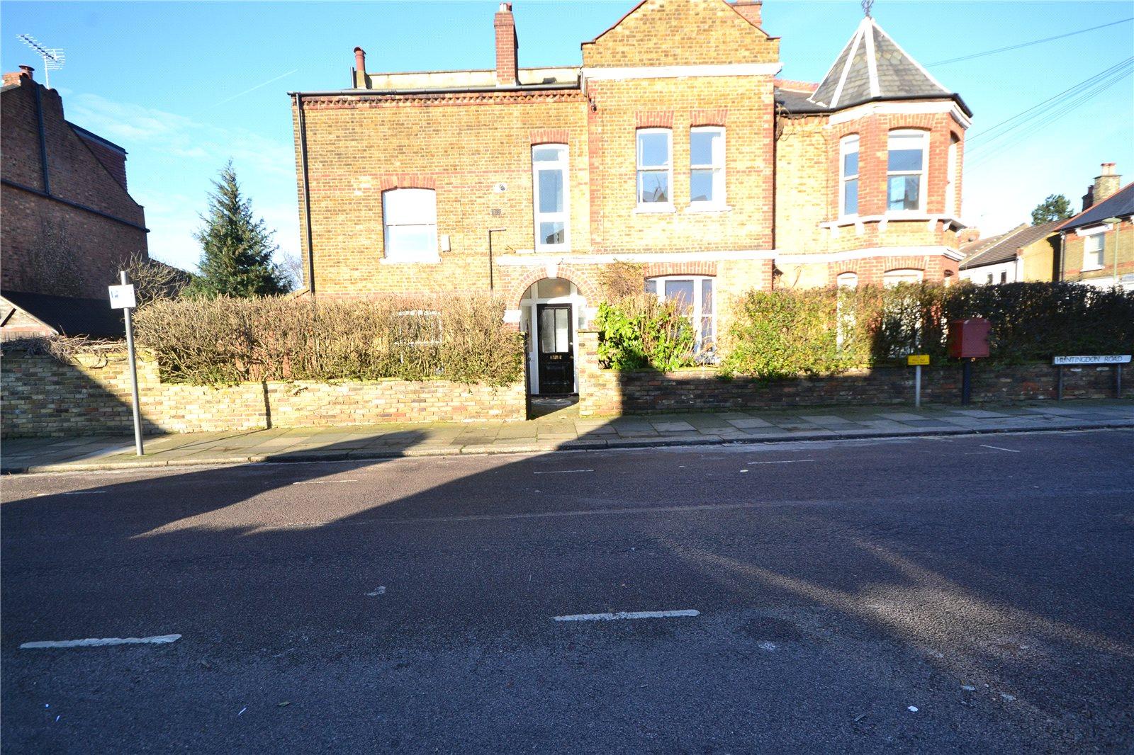 3 bedroom Apartment to rent - Martyn Gerrard