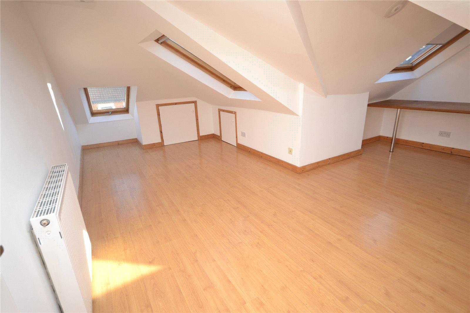 3 bedroom Apartment to rent - Martyn Gerrard