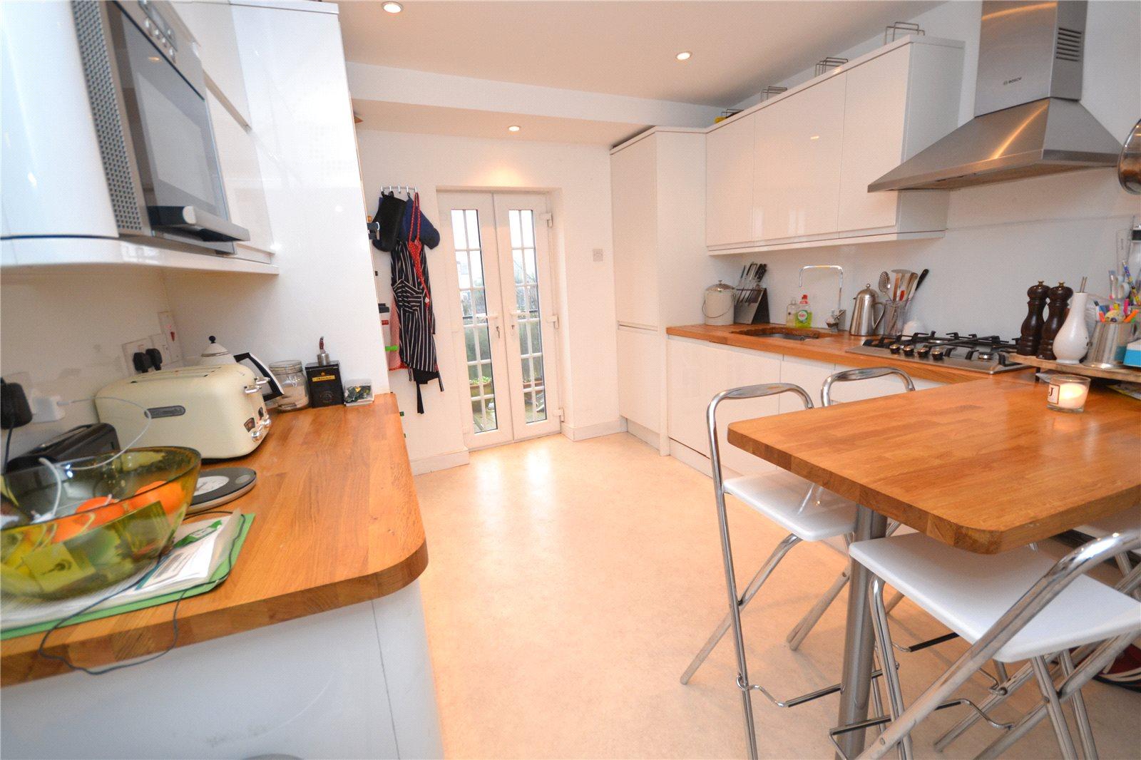 2 bedroom Maisonette to rent + ' - Martyn Gerrard