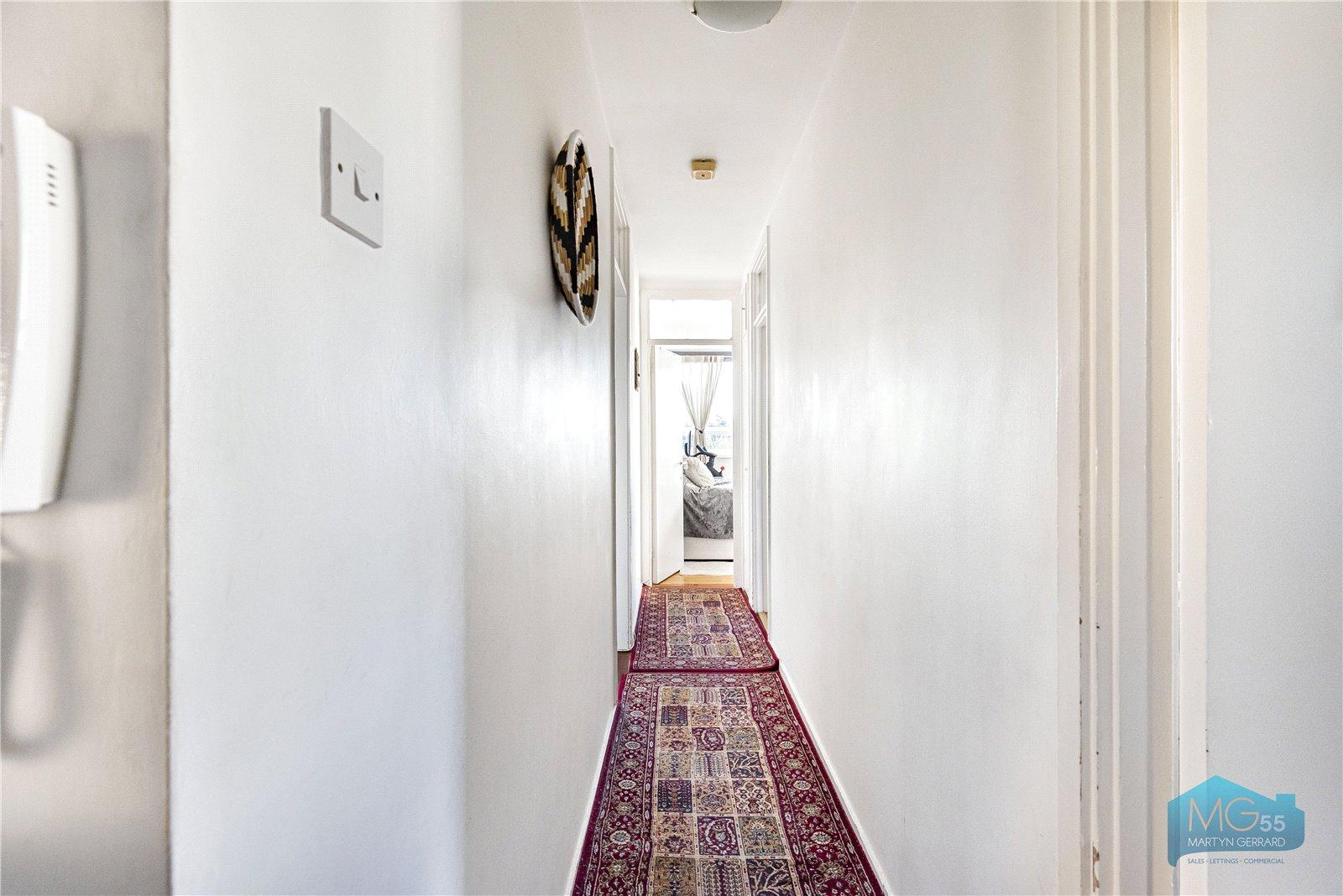 2 bedroom Ground Floor Flat to rent - Martyn Gerrard
