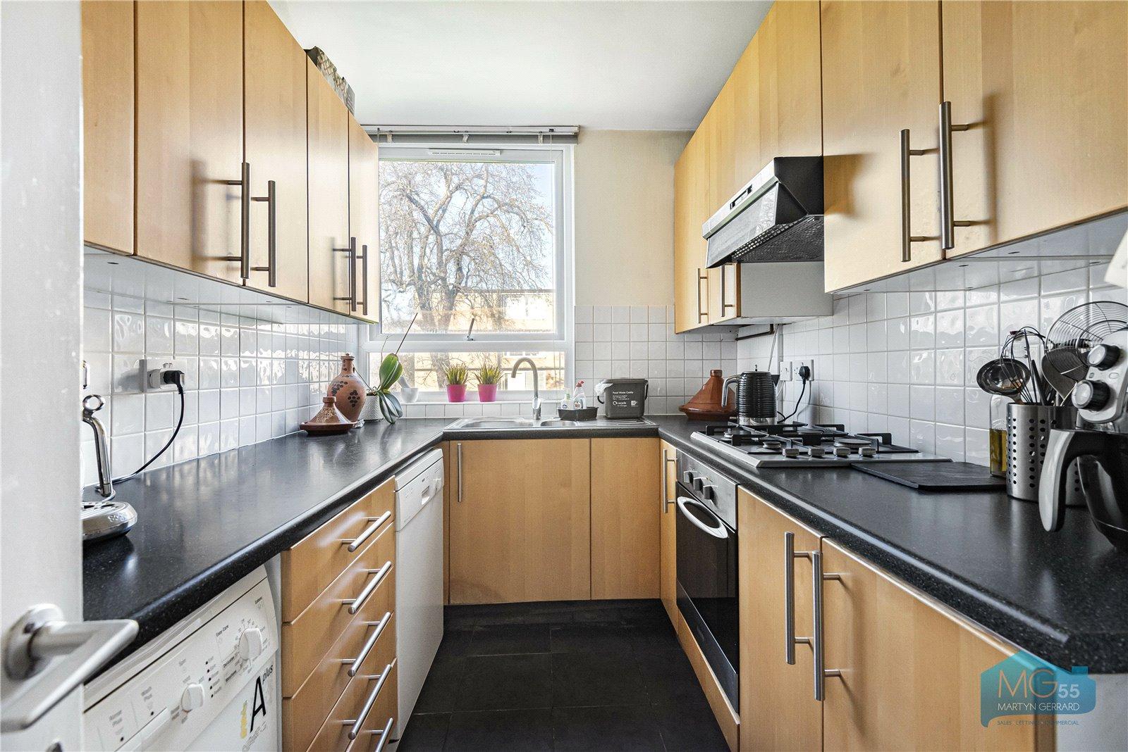 2 bedroom Ground Floor Flat to rent - Martyn Gerrard