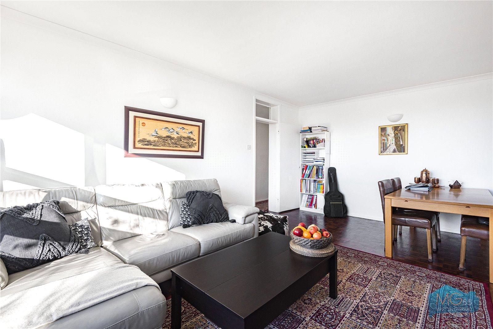 2 bedroom Ground Floor Flat to rent - Martyn Gerrard