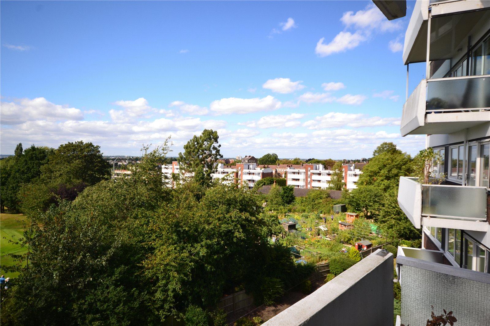 3 bedroom Apartment to rent - Martyn Gerrard