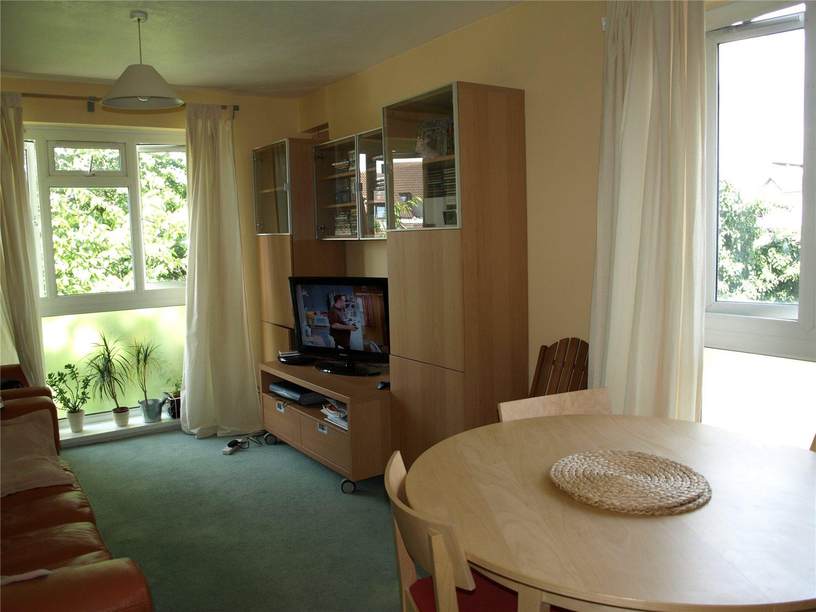 2 bedroom Apartment to rent + ' - Martyn Gerrard