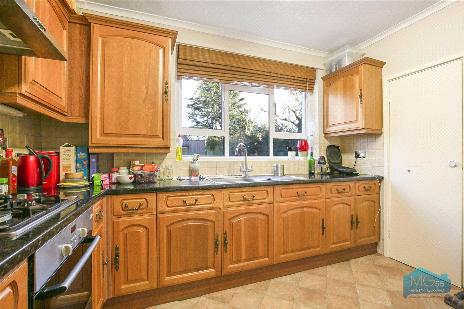 2 bedroom Apartment to rent - Martyn Gerrard