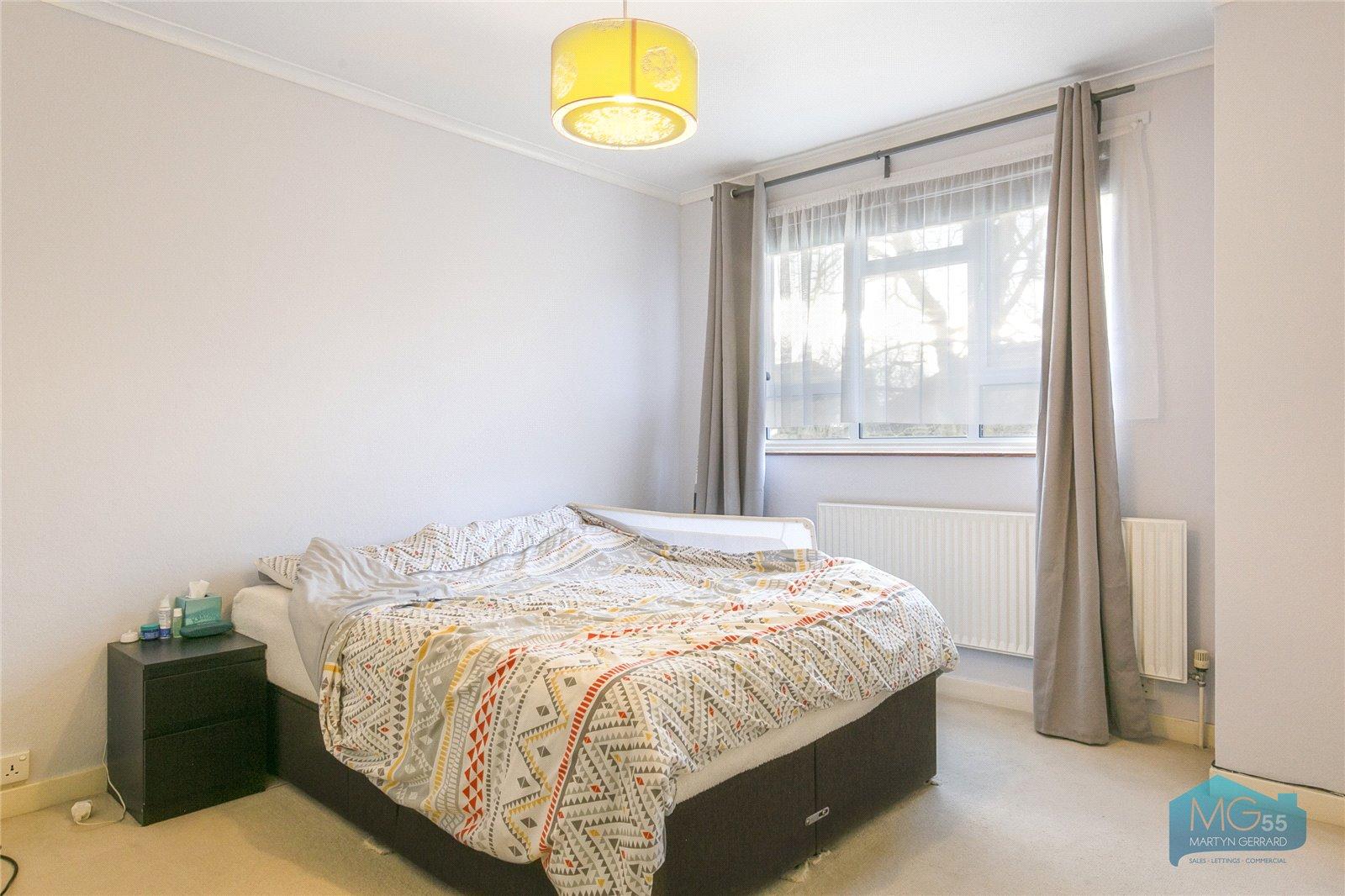 2 bedroom Apartment to rent - Martyn Gerrard